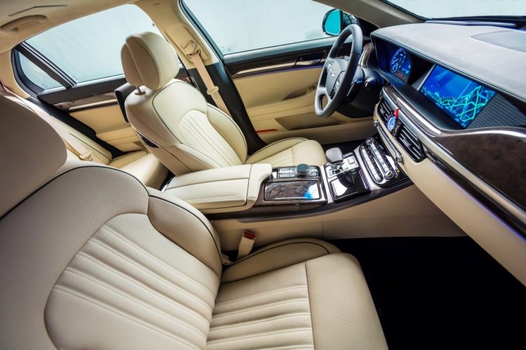 2017 Genesis G90 front seats