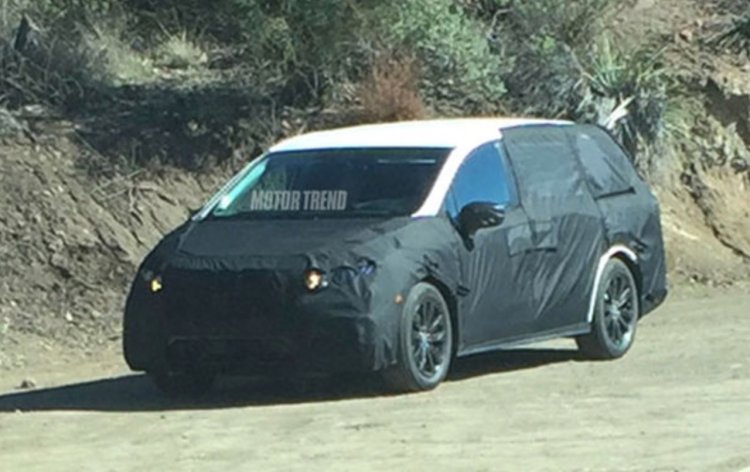 2017 Honda Odyssey front three quarter spotted testing