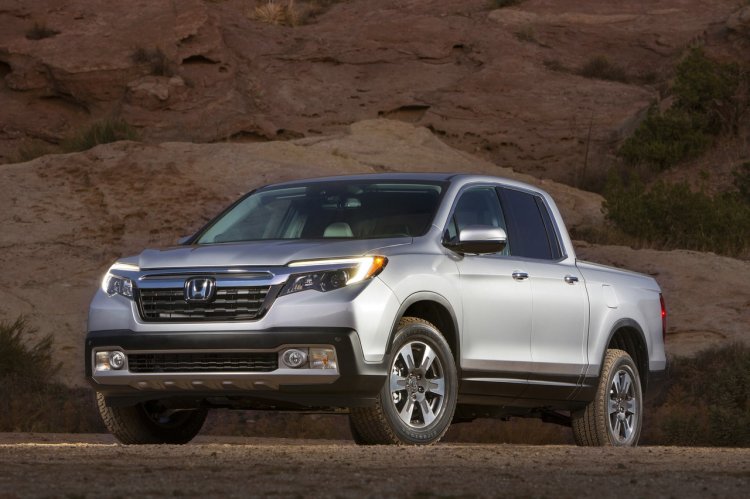 2017 Honda Ridgeline front three quarters