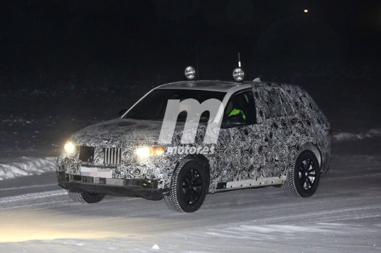 2018 BMW X5 front view test mule