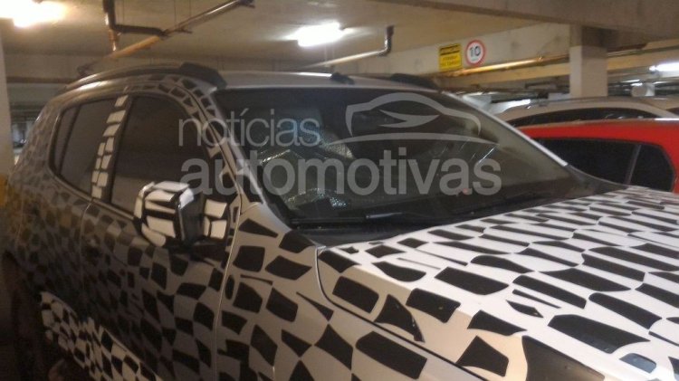 Chevrolet Trailblazer facelift roof spotted up close