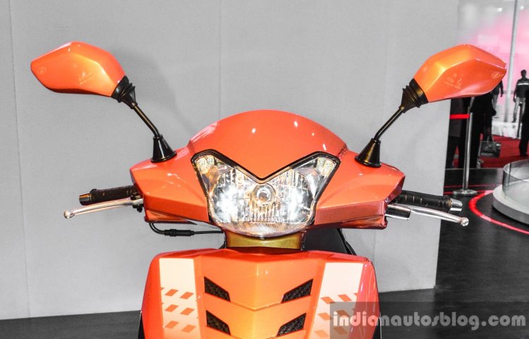 Mahindra Gusto 125 head lamp at Auto Expo 2016