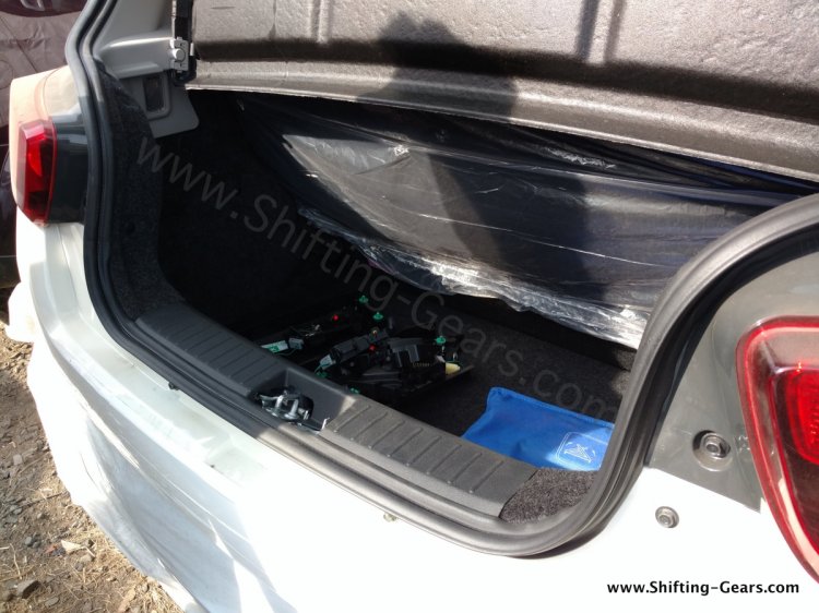 Mahindra KUV100 bootspace spied