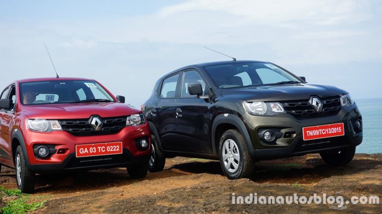 Renault Kwid Red and Green vehicles