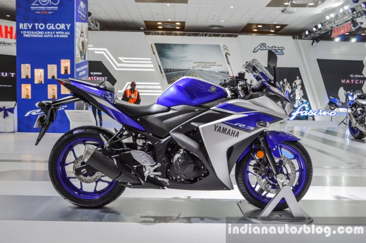 2015 Yamaha R3 side at Auto Expo 2016