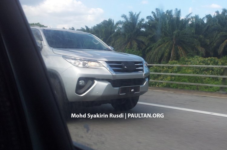 2016 Toyota Fortuner front bumper spied in Malaysia