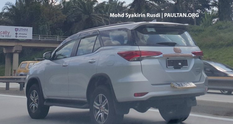 2016 Toyota Fortuner rear quarter spied in Malaysia