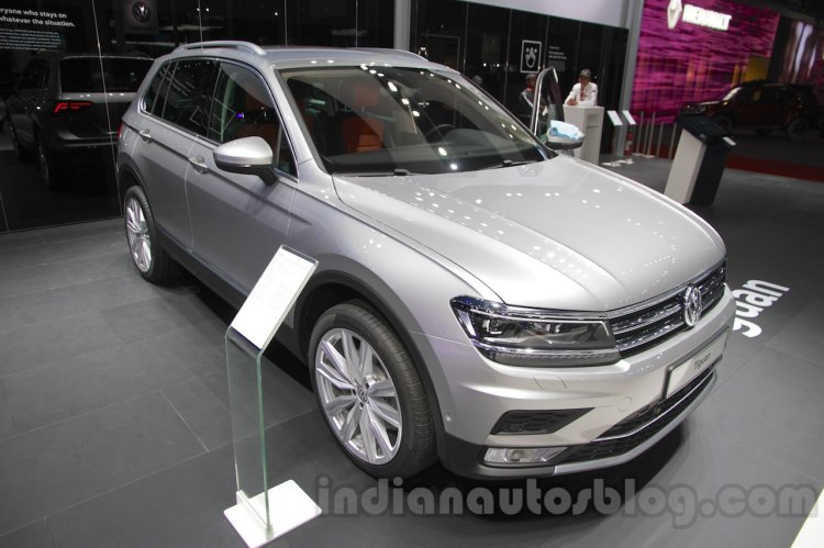 2016 VW Tiguan front three quarter at the Auto Expo 2016
