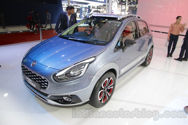 Fiat Avventura Urban Cross front three quarters left at Auto Expo 2016