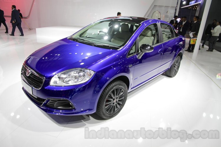 Fiat Linea 125s front three quarters right at Auto Expo 2016