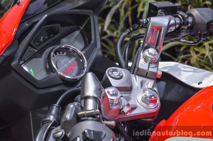 Hero Karizma ZMR red and white handlebars at Auto Expo 2016