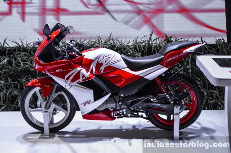 Hero Karizma ZMR red and white side at Auto Expo 2016