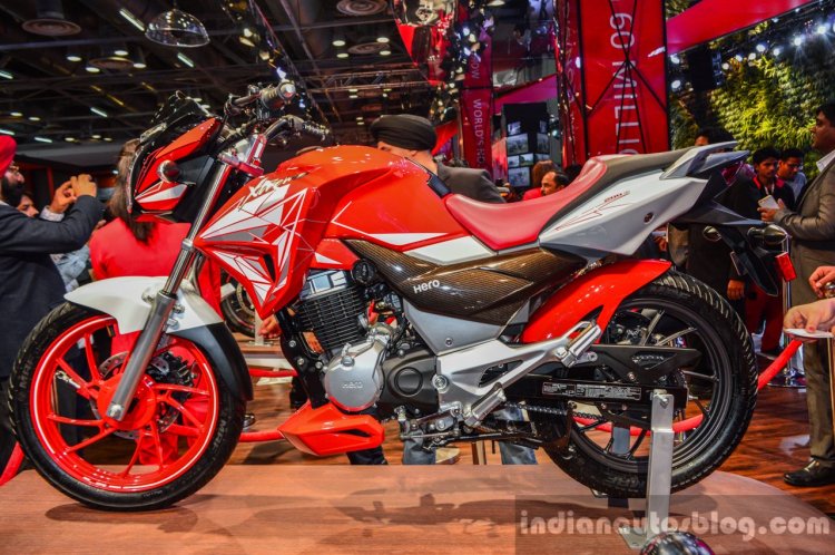 Hero MotoCorp Xtreme 200 S red side at the Auto Expo 2016