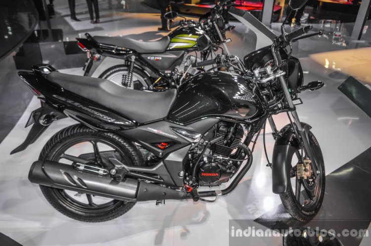 Honda CB Unicorn 150 side at Auto Expo 2016