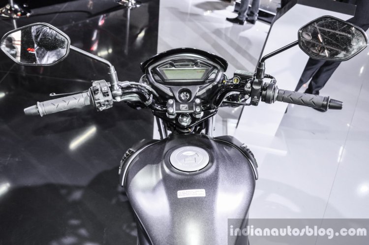 Honda CB Unicorn 160 Matt Grey handlebar at Auto Expo 2016