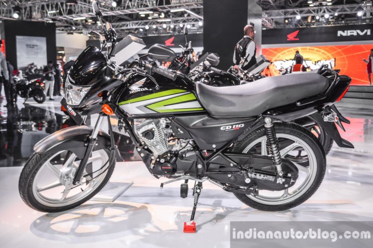Honda CD 110 Dream Deluxe green at Auto Expo 2016