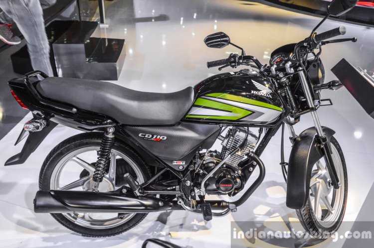 Honda CD 110 Dream Deluxe side at Auto Expo 2016