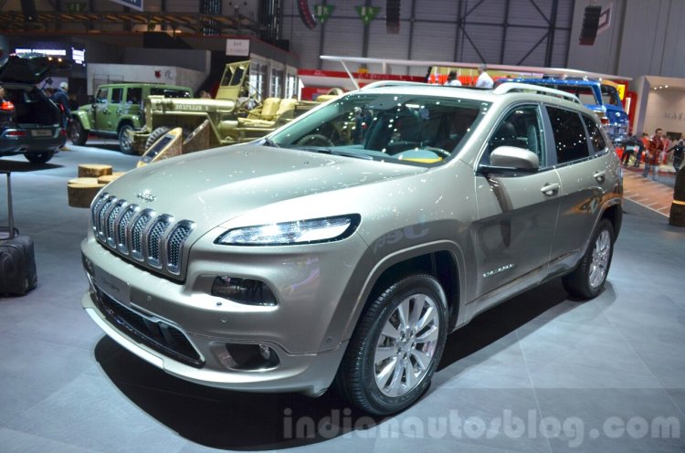 Jeep Cherokee Overland front three quarter at the 2016 Geneva Motor Show