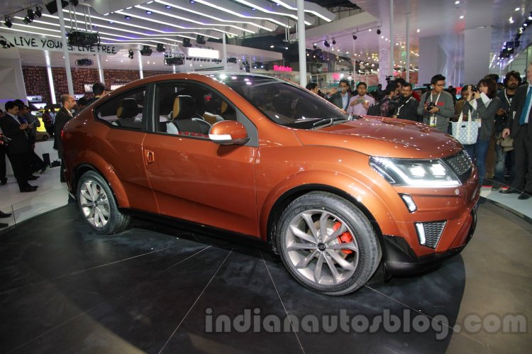 Mahindra XUV Aero front three quarter at Auto Expo 2016
