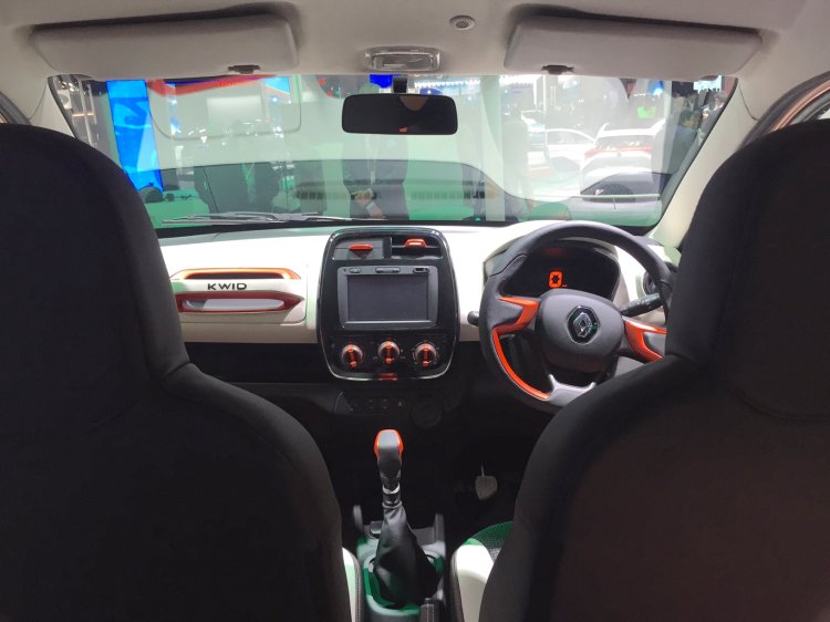 Renault Kwid Climber dashboard at Auto Expo 2016