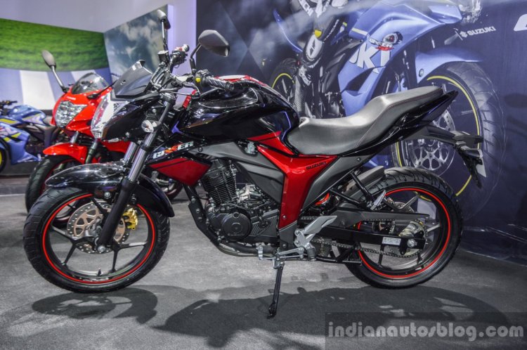 Suzuki Gixxer rear disc brake variant at Auto Expo 2016