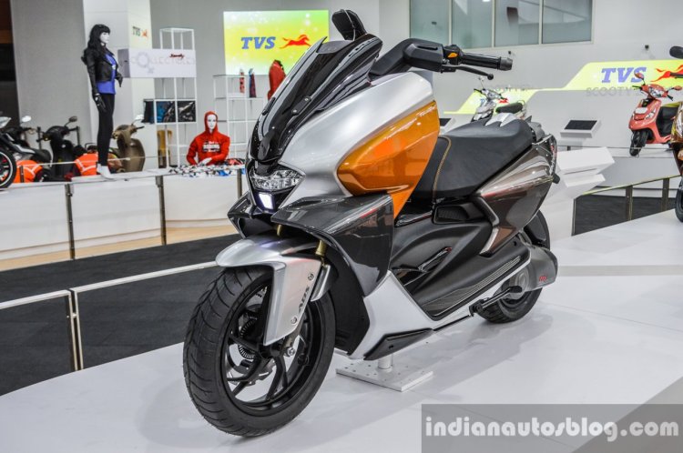 TVS ENTORQ 210 front quarter at Auto Expo 2016