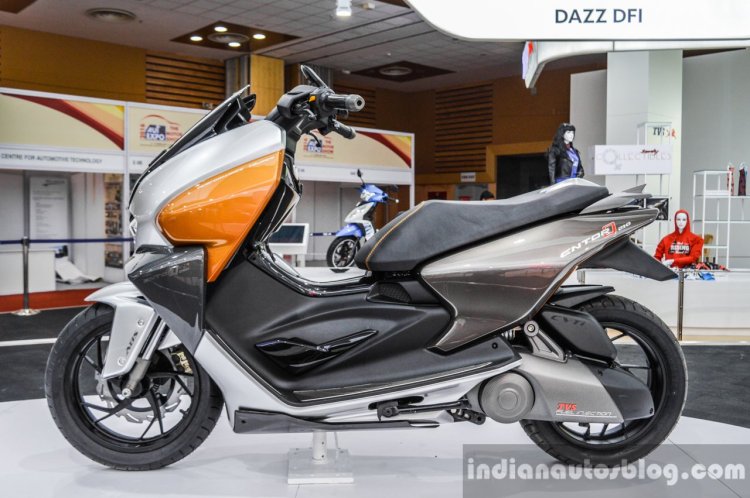 TVS ENTORQ 210 side at Auto Expo 2016