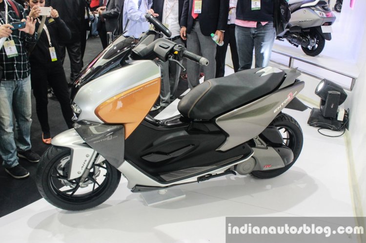 TVS ENTORQ210 Scooter Concept side at Auto Expo 2016