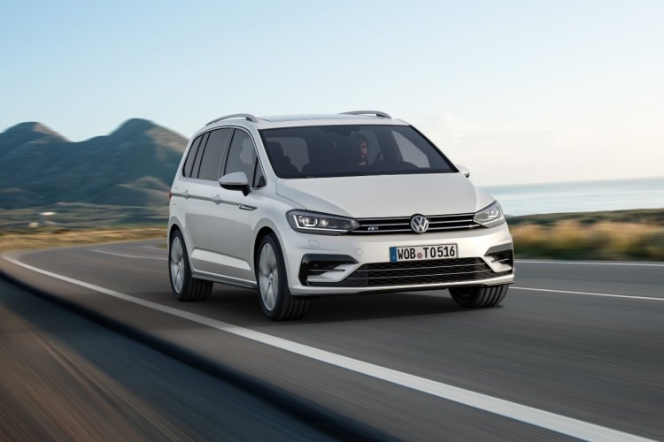 VW Touran R-Line front