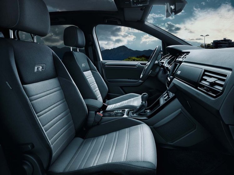 VW Touran R-Line interior
