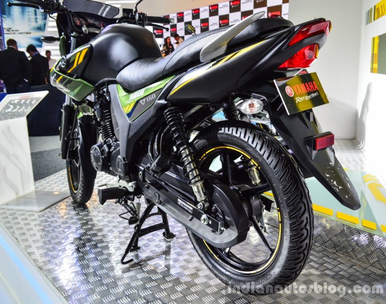 Yamaha SZ-RR V2.0 Matt Green alloy wheel at Auto Expo 2016