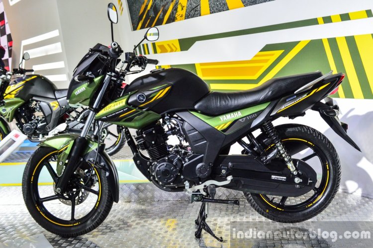 Yamaha SZ-RR V2.0 Matt Green side at Auto Expo 2016