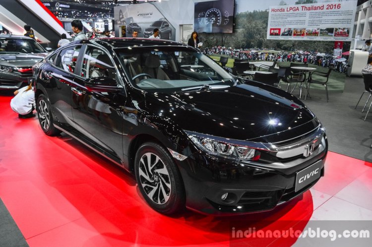 2016 Honda Civic (ASEAN-spec) front quarter at 2016 BIMS