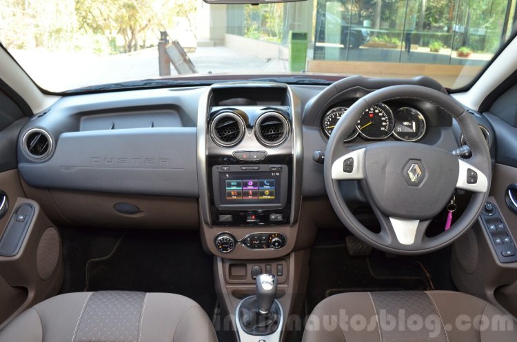2016 Renault Duster facelift AMT dashboard Review