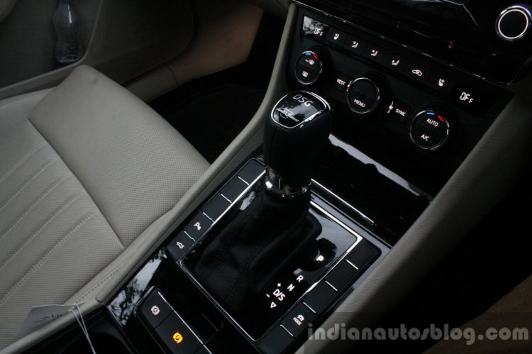 2016 Skoda Superb Laurin & Klement floor console First Drive Review
