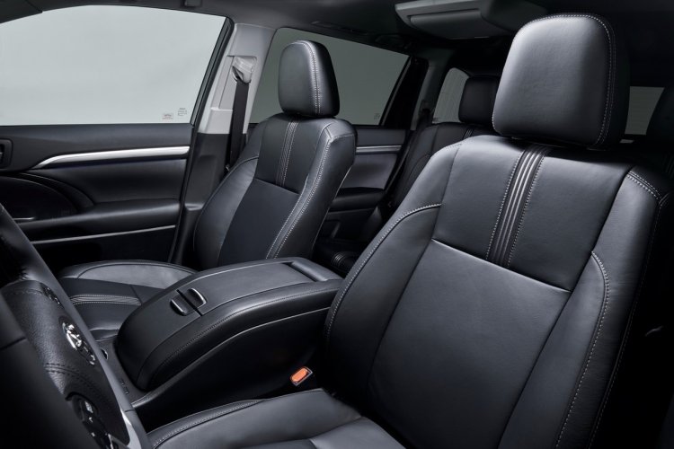 2017 Toyota Highlander interior