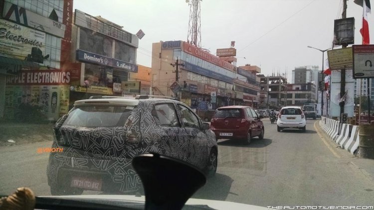 Datsun redi-GO spied with roof rails and rugged bumper