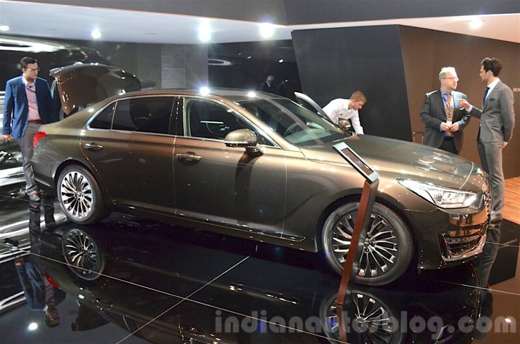 Genesis G90 front three quarter at the 2016 Geneva Motor Show
