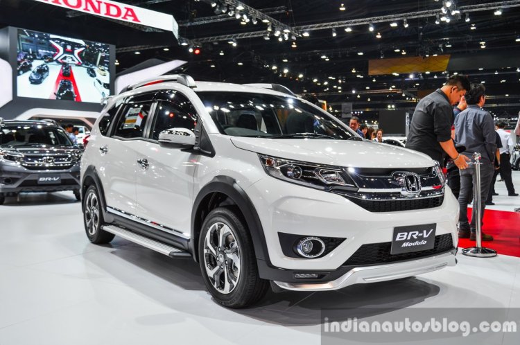 Honda BR-V Modulo front three quarter at the 2016 BIMS
