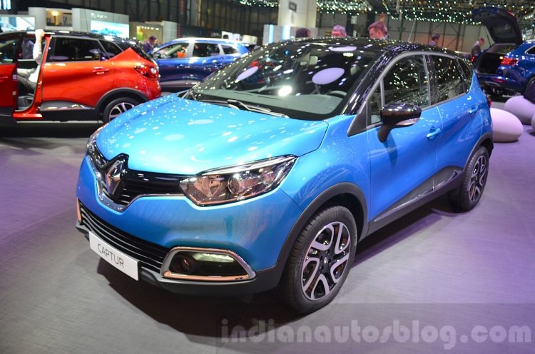 Renault Captur front three quarter at the 2016 Geneva Motor Show