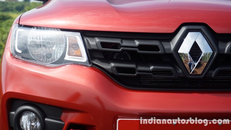 Renault Kwid headlight grille and logo