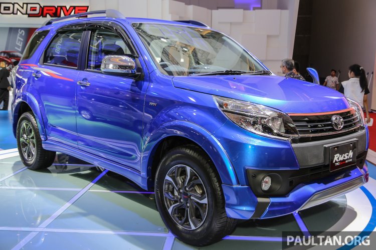 2016 Toyota Rush (facelift) front three quarter showcased at IIMS 2016