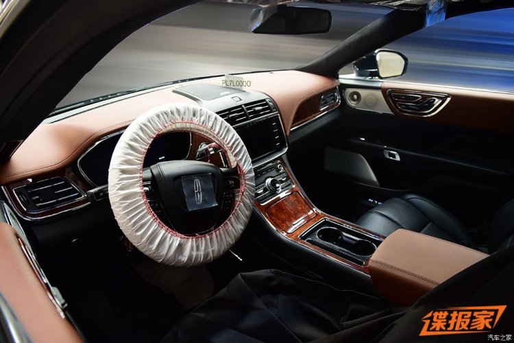 2017 Lincoln Continental dashboard Black spied