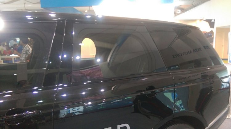 Armoured Range Rover Sentinel rear in India at DefExpo 2016
