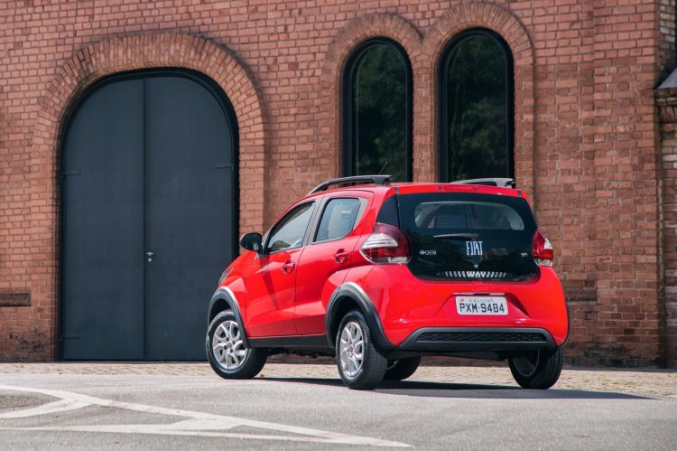 Fiat Mobi Way On rear three quarters