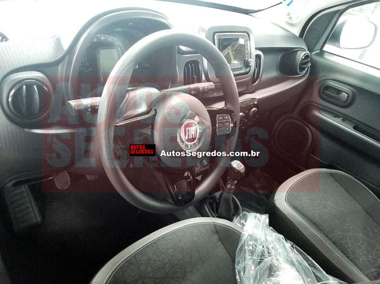 Fiat Mobi interior spy shot
