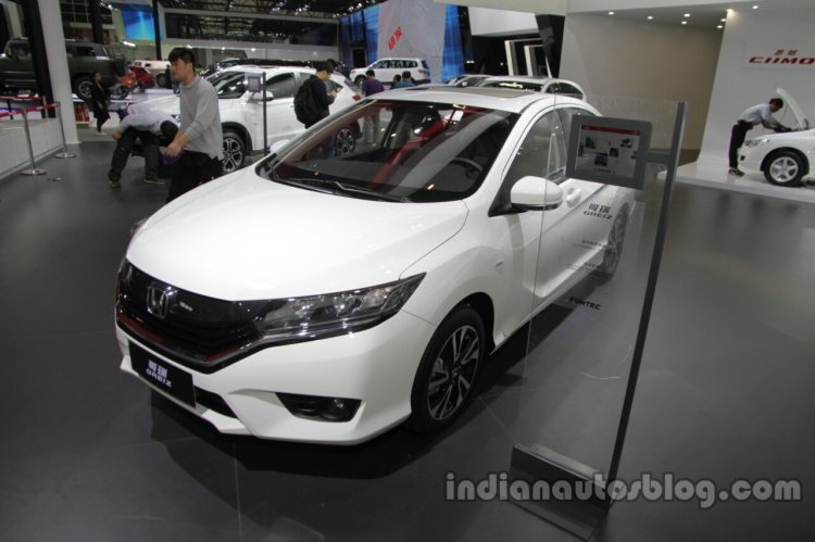Honda Greiz at 2016 Beijing Motor Show front three quarters right side