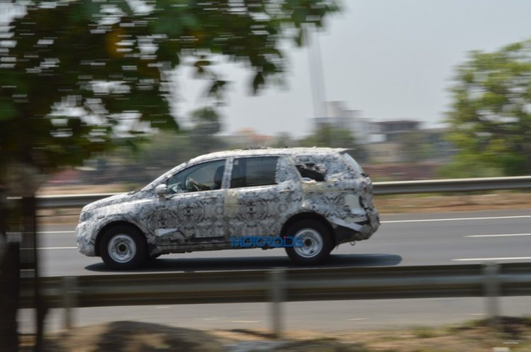 Tata Hexa side spied testing in Pune