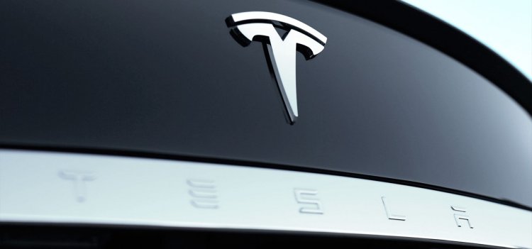 Tesla Model S trunk lid