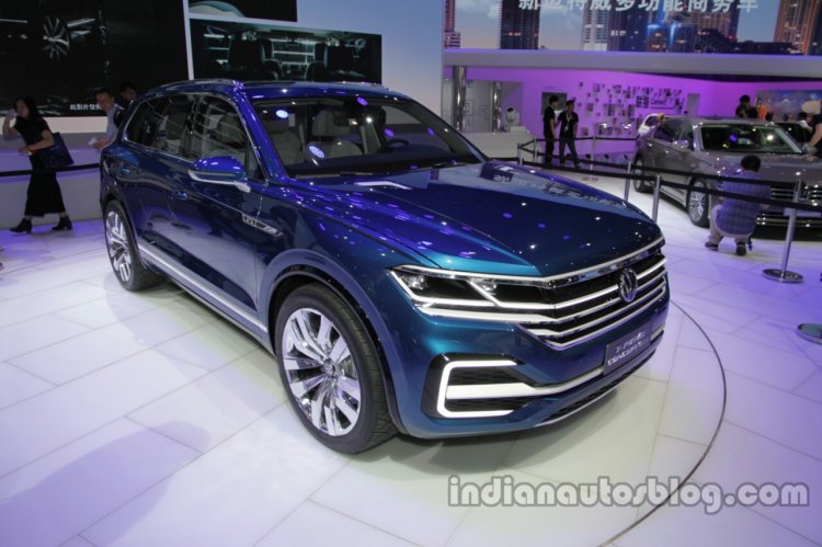 VW T-Prime GTE Concept front quarters at Auto Expo 2016